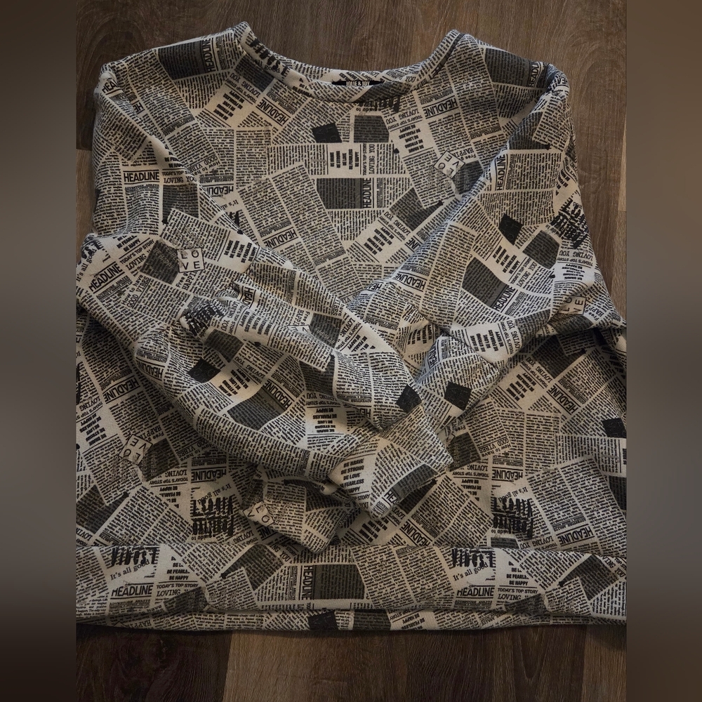Newspaper Print Women's Sweatshirt
